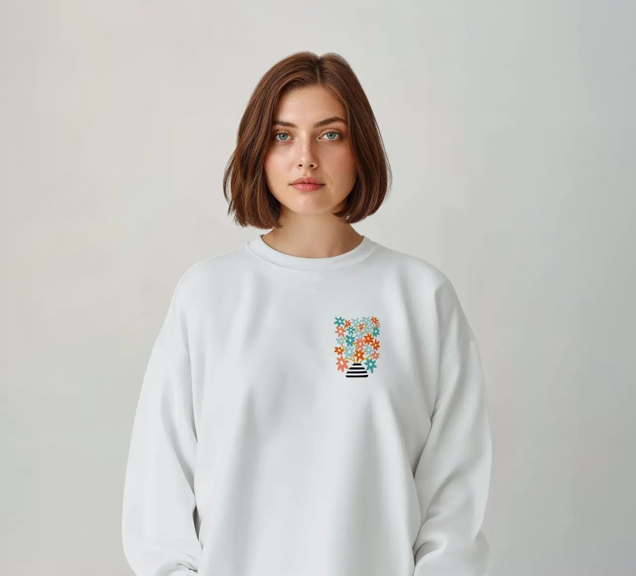 Fiori felici in un vaso a righe - Accenti color pesca e acqua felpa da Dominique Vari