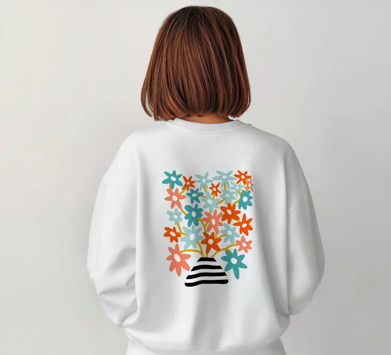 Fiori felici in un vaso a righe - Accenti color pesca e acqua felpa da Dominique Vari