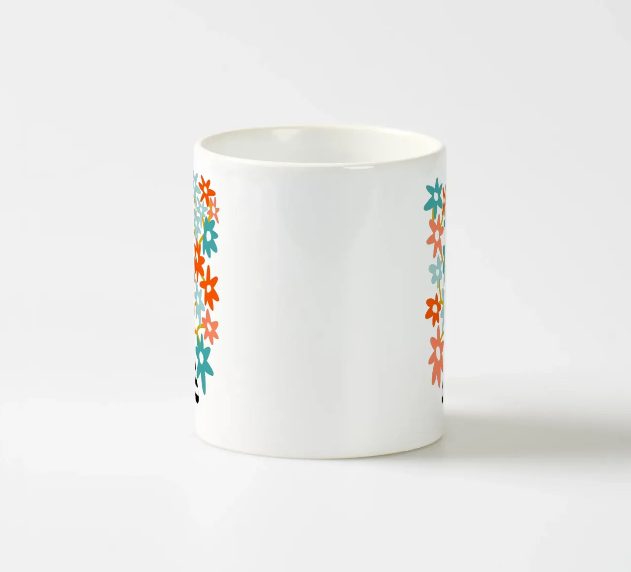 Fiori felici in un vaso a righe - Accenti color pesca e acqua tazza in ceramica da Dominique Vari