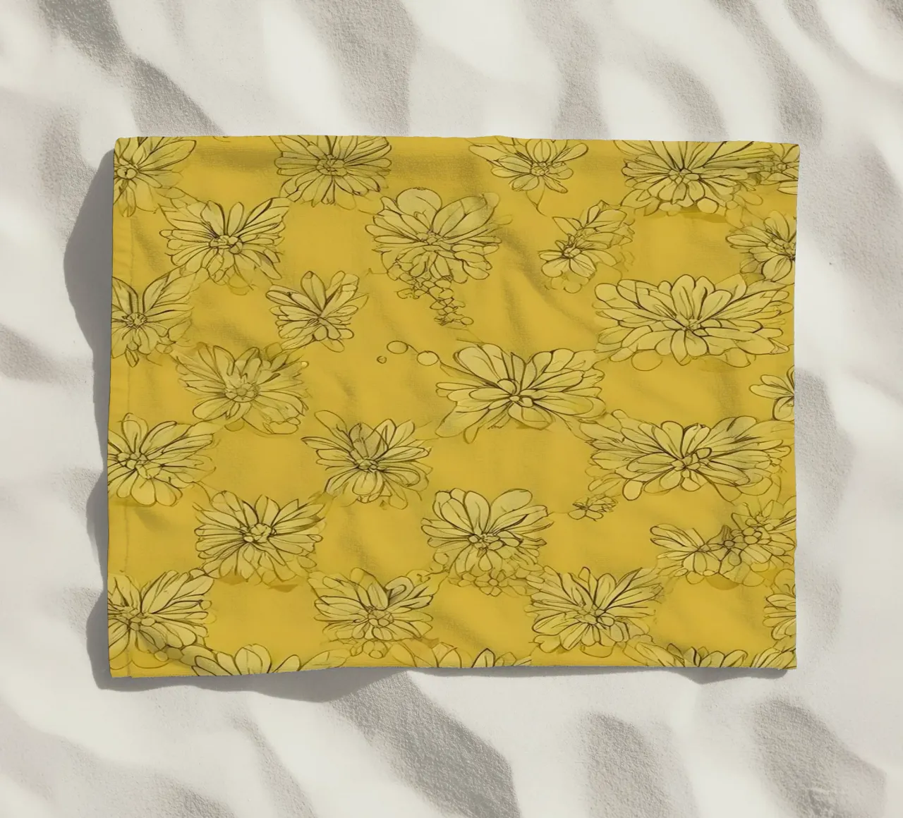 Papier peint abstrait jaune vif avec des motifs floraux complexes serviette de plage de DesignDoodle