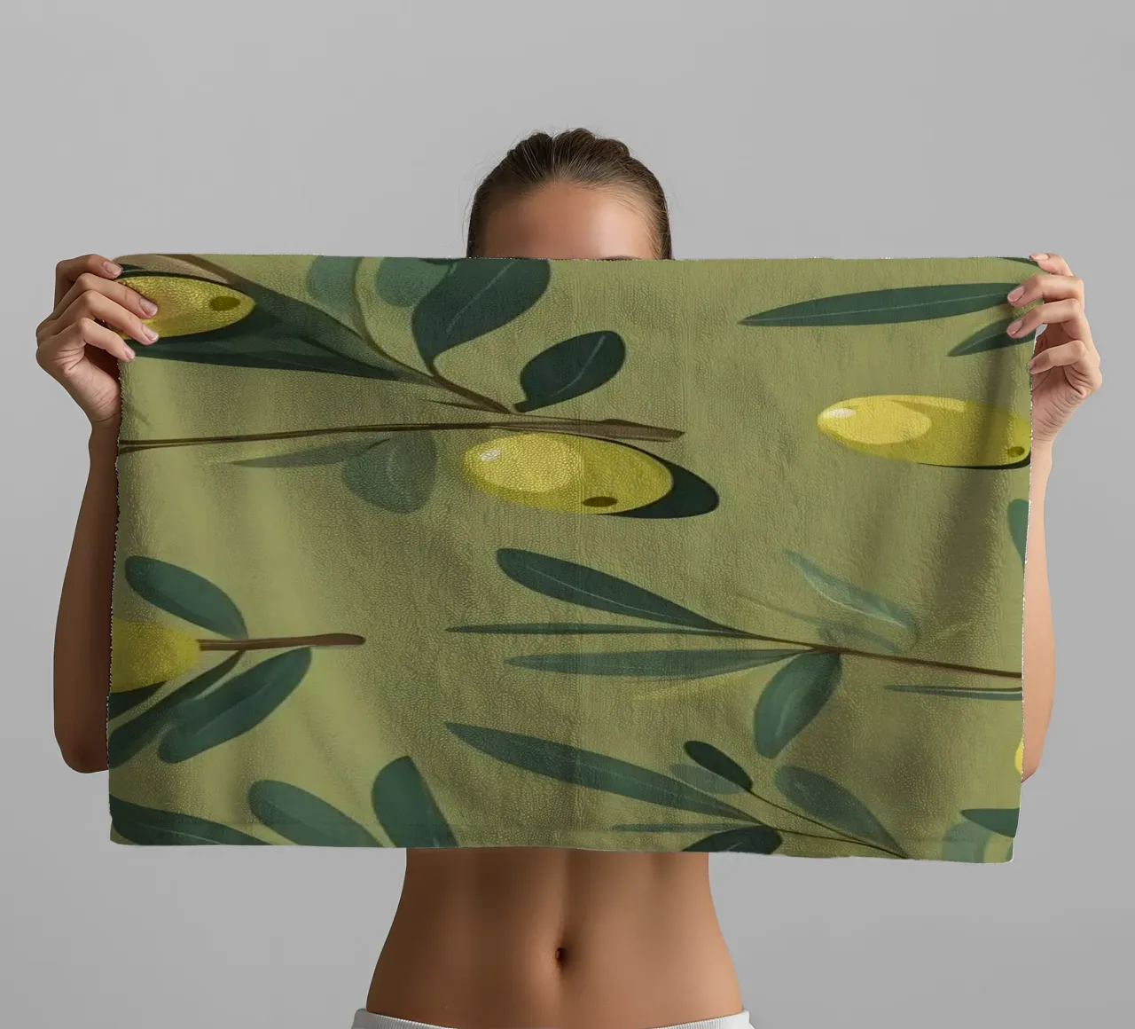 Papier peint élégant à motifs de branches d'olivier avec du jaune vibrant serviette de bain de DesignDoodle