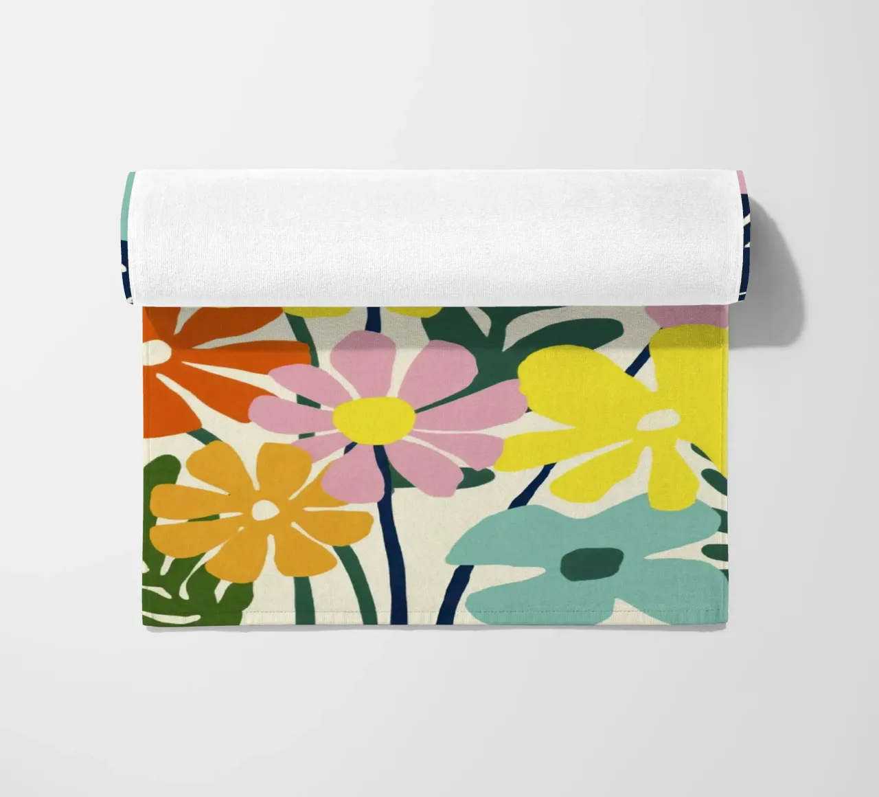 Forme botaniche astratte in un mix di colori retrò telo mare da Modern Muse