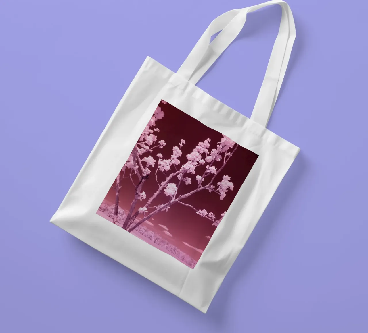 I fiori di frutta e il cielo rosso sangue borsa in juta da Alexandra Joseph Fotomomente