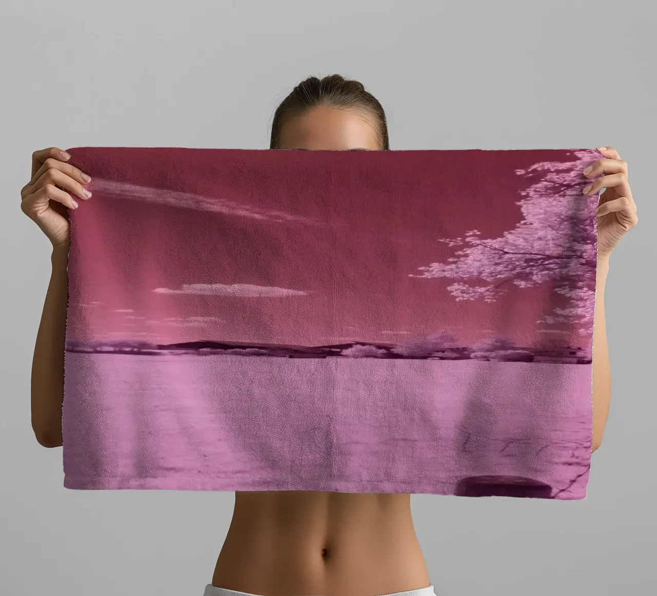 Paesaggio fotografico all'infrarosso asciugamano da bagno da Alexandra Joseph Fotomomente