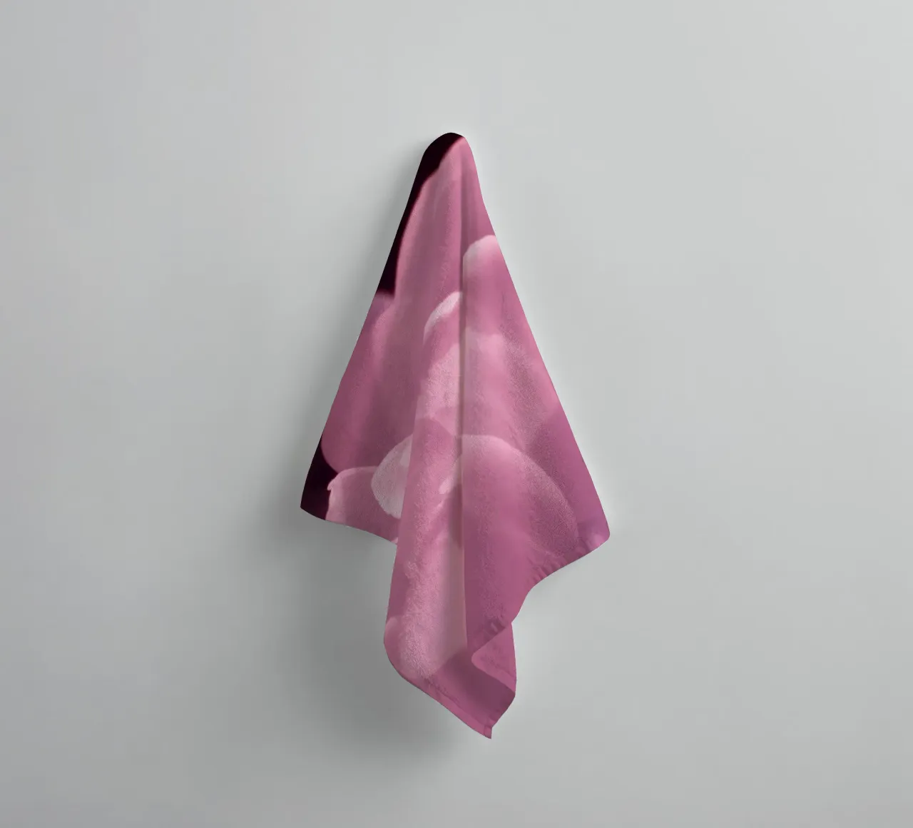 Delicati fiori di tulipano in luce infrarossa asciugamano da bagno da Alexandra Joseph Fotomomente