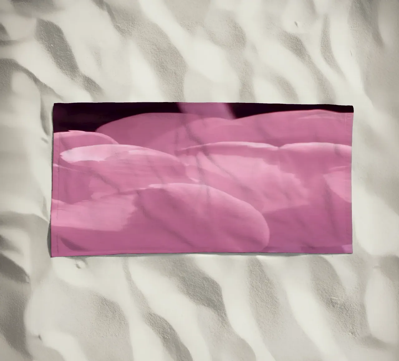 Delicati fiori di tulipano in luce infrarossa telo mare da Alexandra Joseph Fotomomente