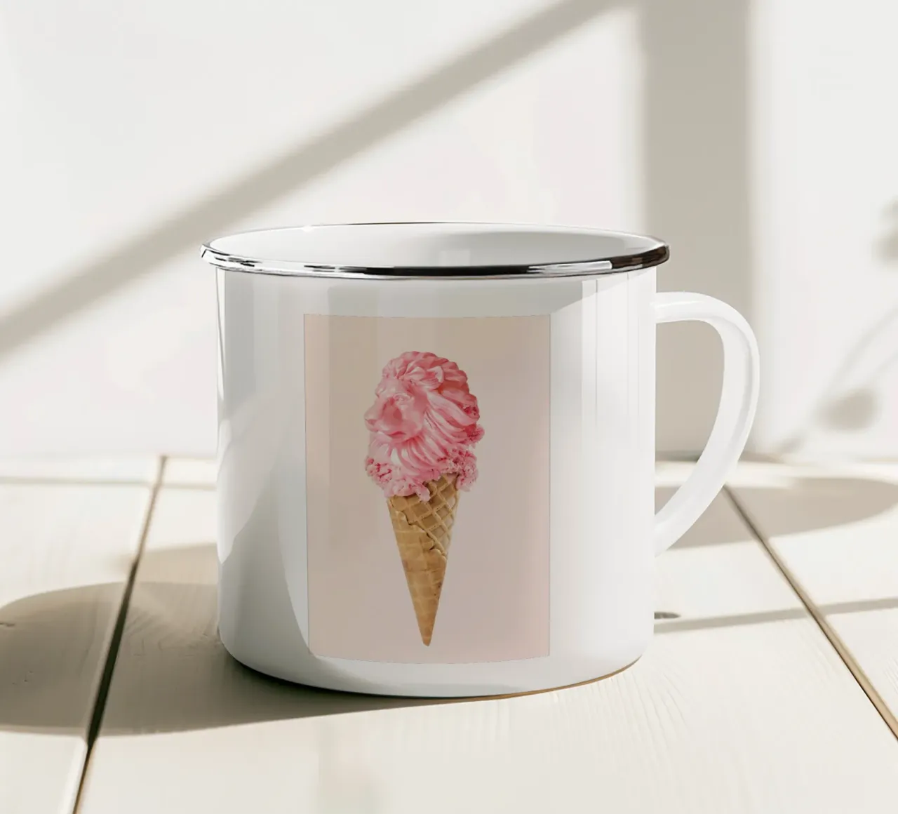 The Lion Cream tazza in smalto da Paul Fuentes Design