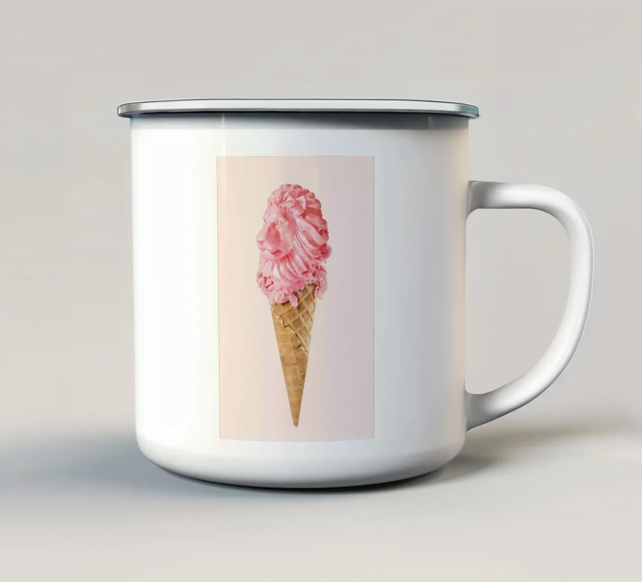The Lion Cream tazza in smalto da Paul Fuentes Design