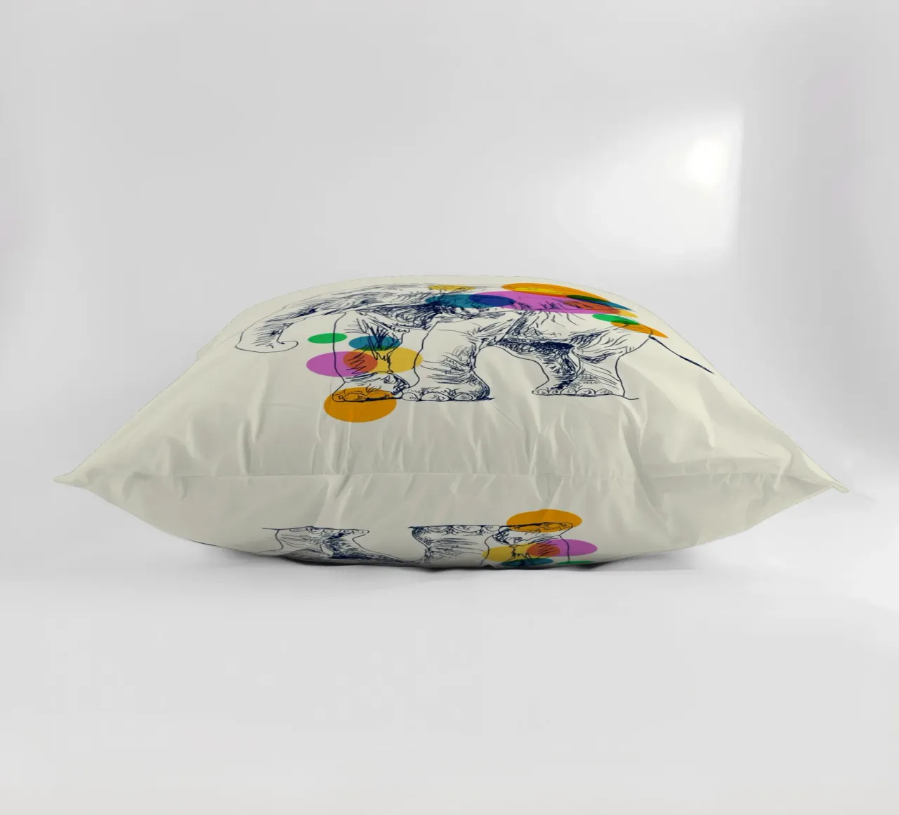 Elephant in Color cuscino da Indigo Rain