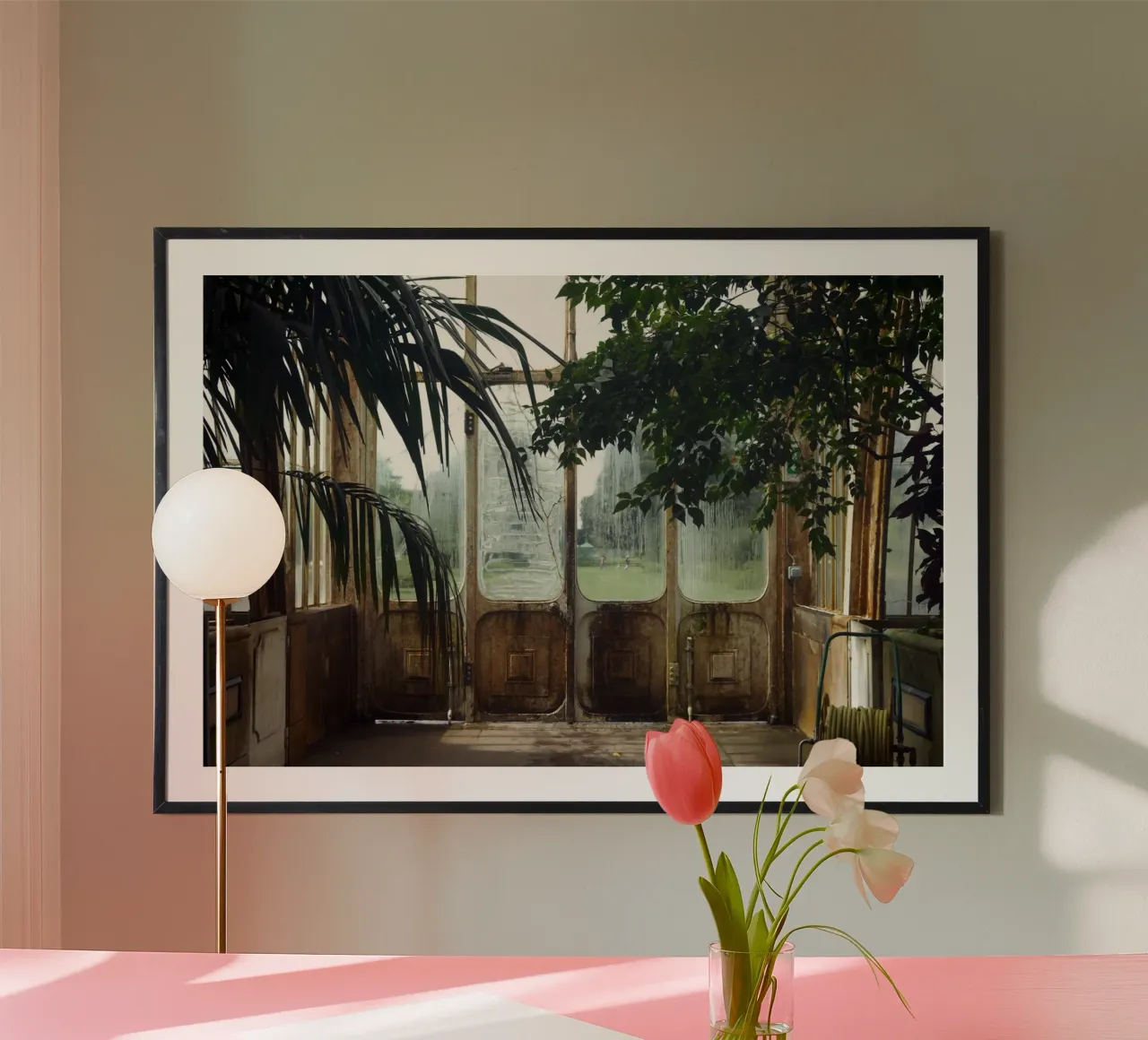 GREENHOUSE II poster avec cadre en plastique de Grumpz