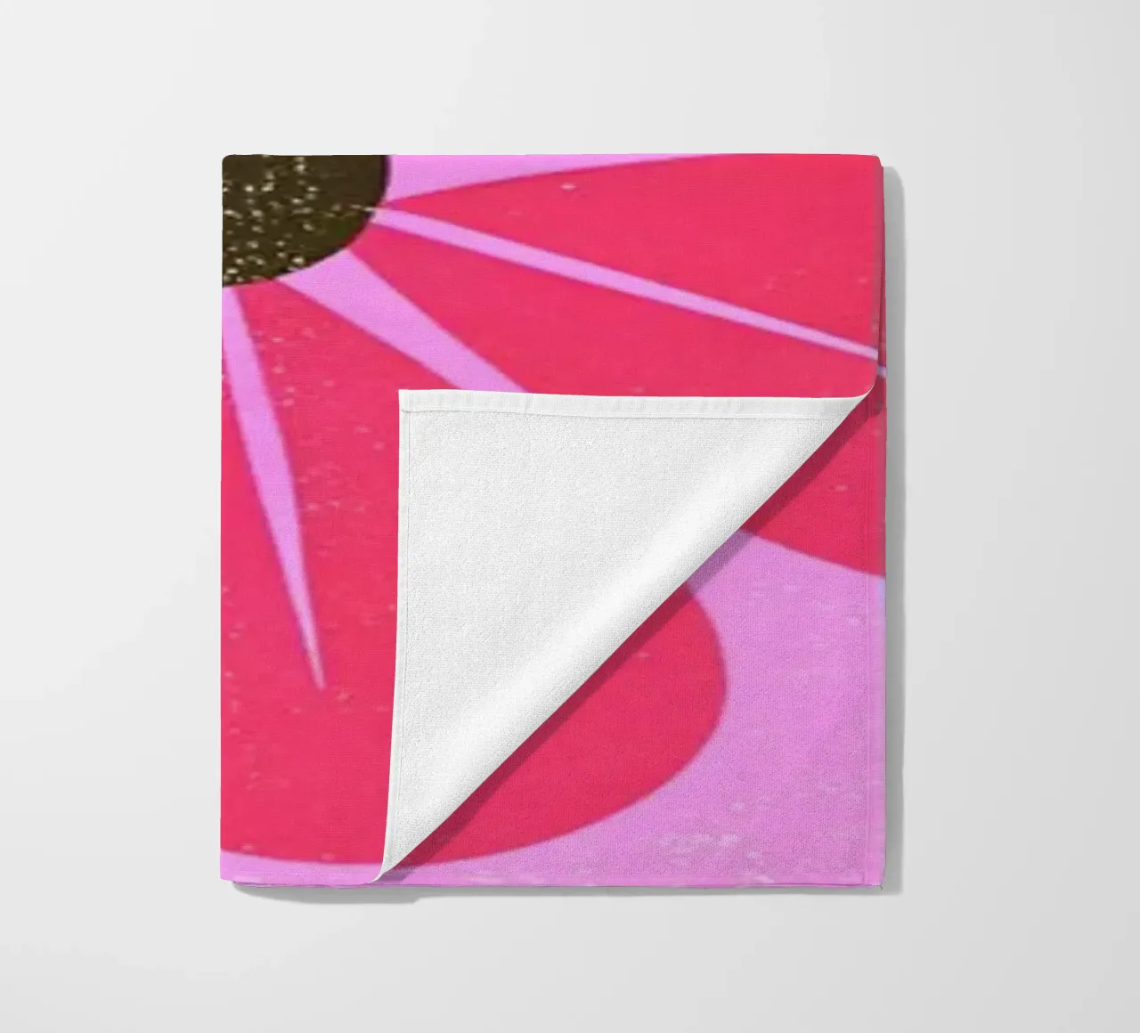 Fiori retrò pop telo mare da THE LATEST SHOP