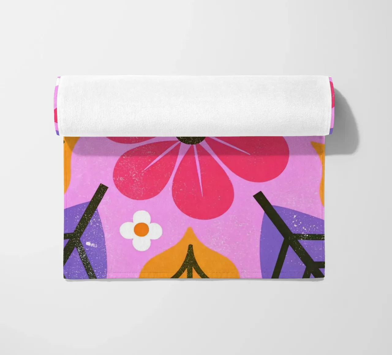 Fiori retrò pop telo mare da THE LATEST SHOP