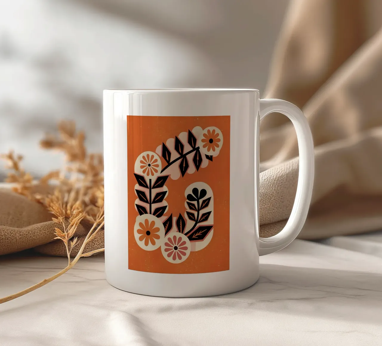 Fiori e foglie retrò pop tazza in ceramica da THE LATEST SHOP