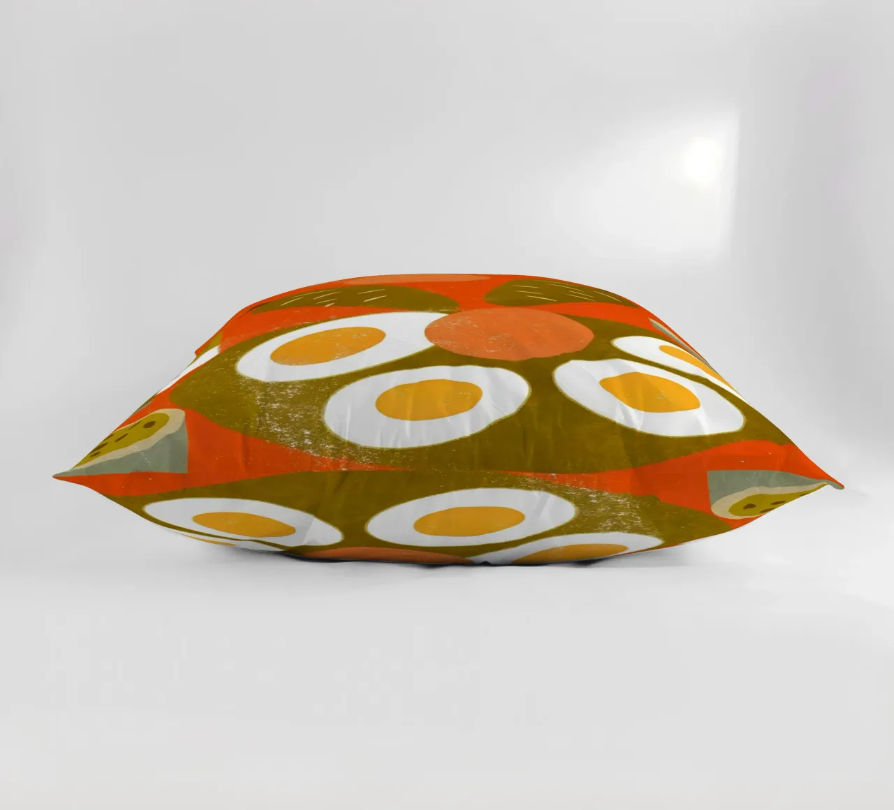 Uovo Retro Pop Food cuscino da THE LATEST SHOP