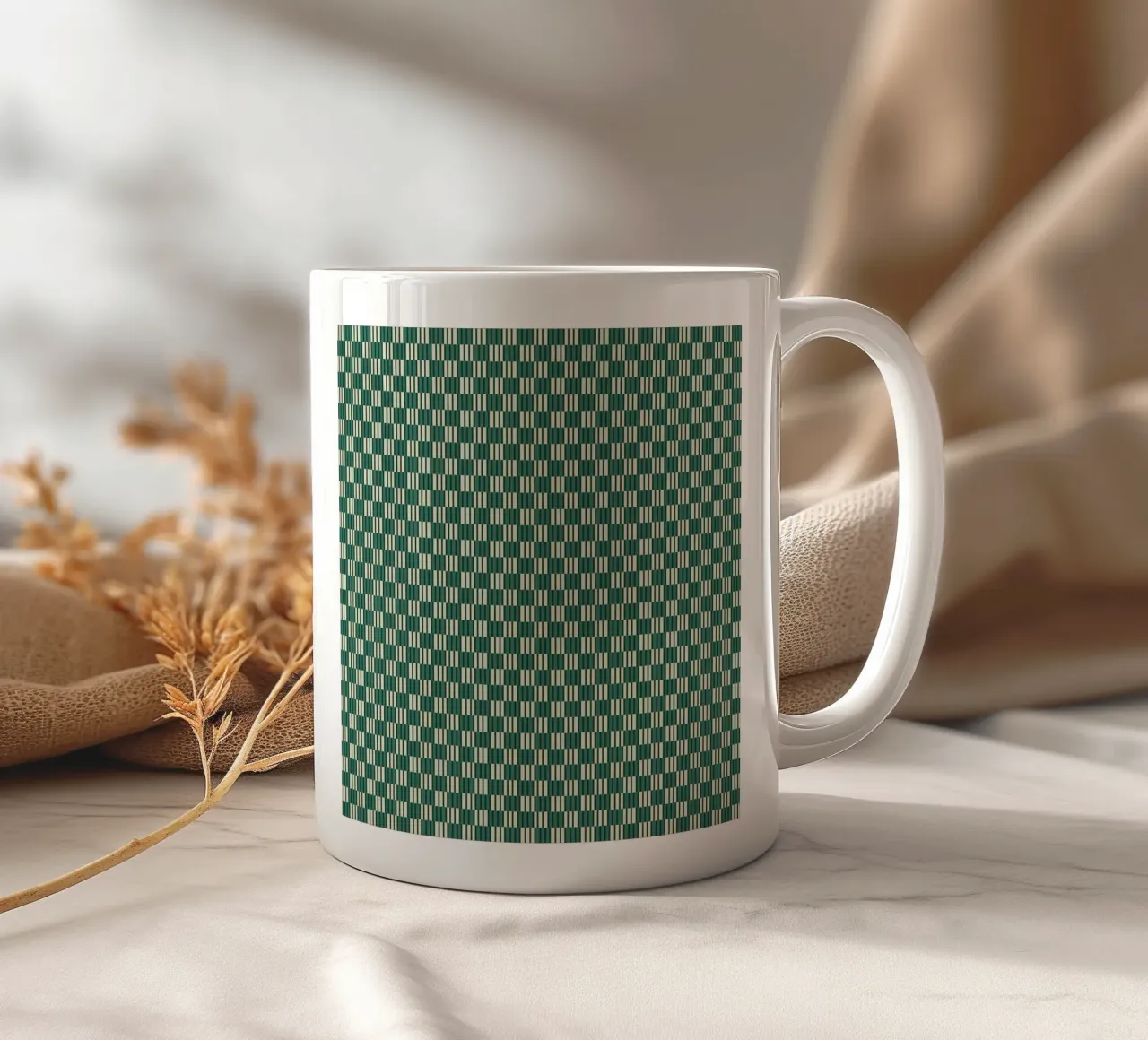 Scacchiera e linee in verde tazza in ceramica da Little Dean