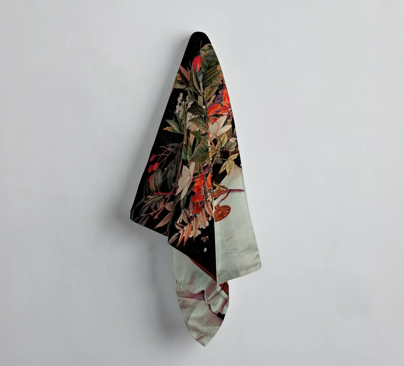 Foliage towel by Frank Moth