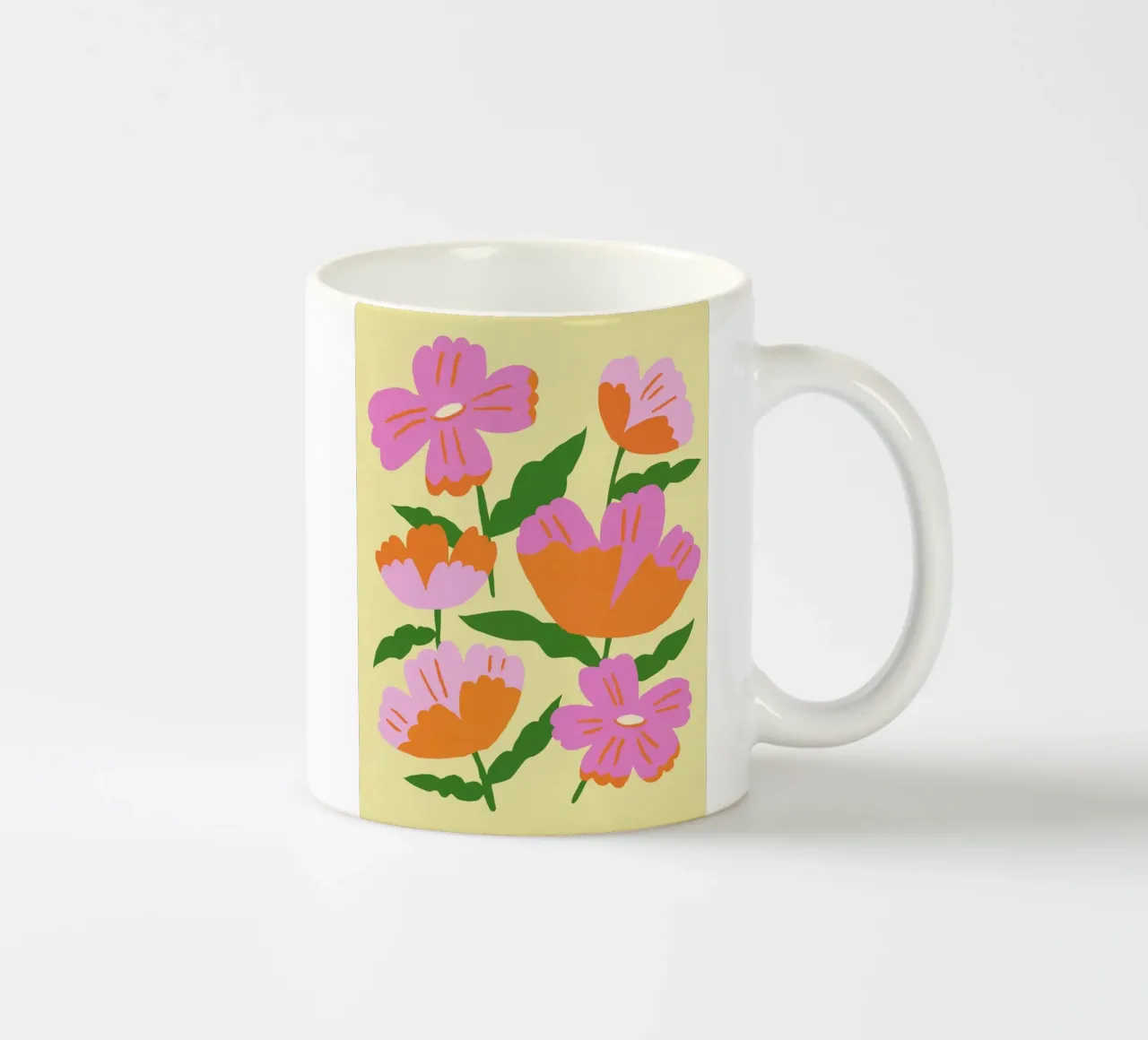 Speels roze in gele achtergrond keramische mok van Little Dean