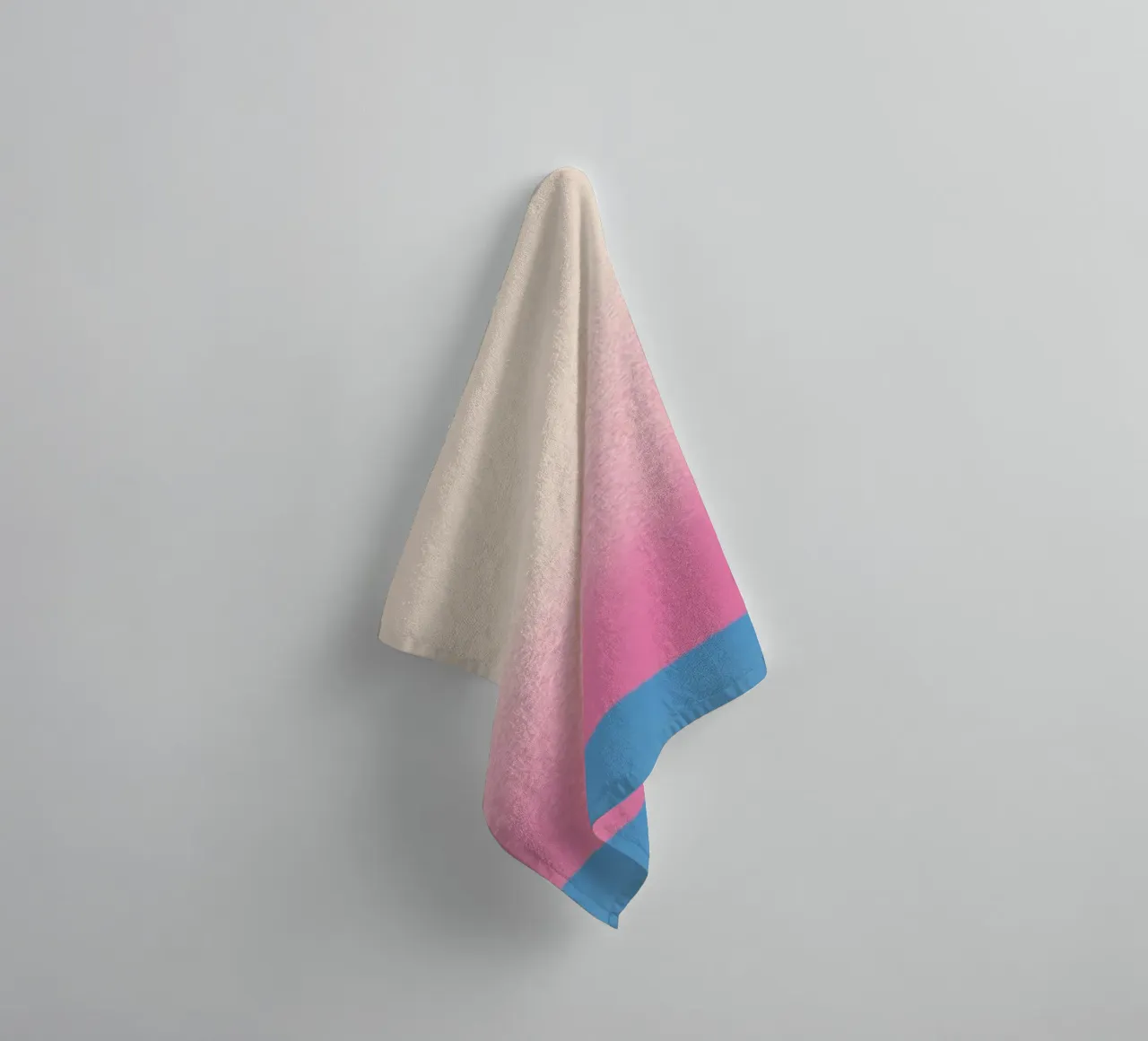 Roze kleurverloop wolk badhanddoek van Little Dean