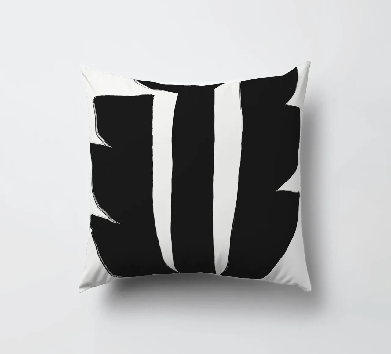 Fiore nero in grassetto cuscino da Little Dean