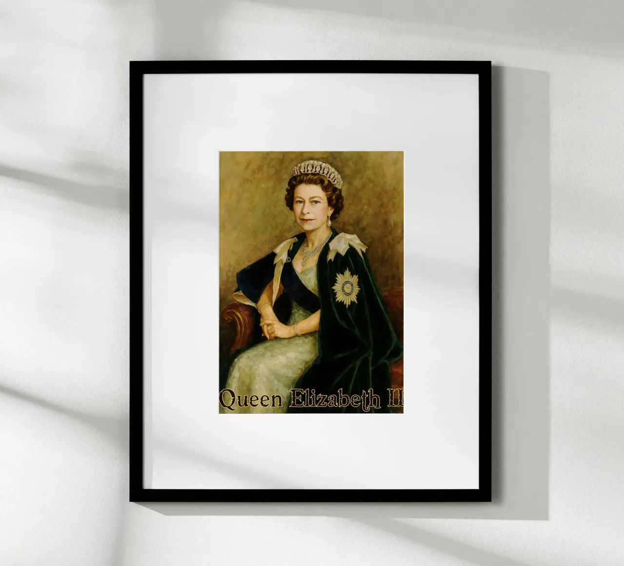 La regina Elisabetta II ridipinge l'immaginazione ridisegnando poster con telaio in legno da MOKAIYA
