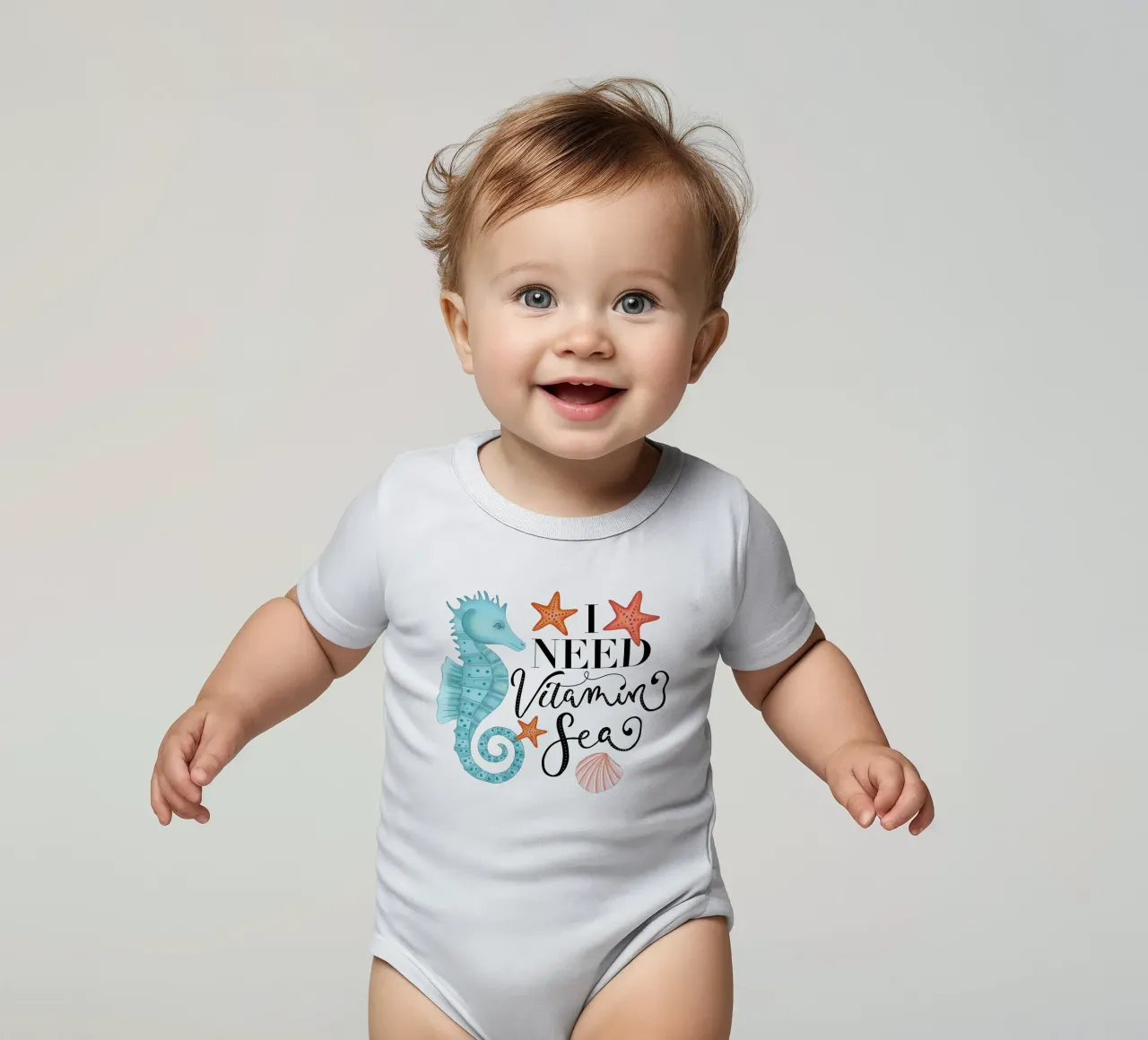 Ik heb vitamine zee nodig. Zeepaardjes, zeesterren en reislust babyrompertje korte mouwen van CalliLetters
