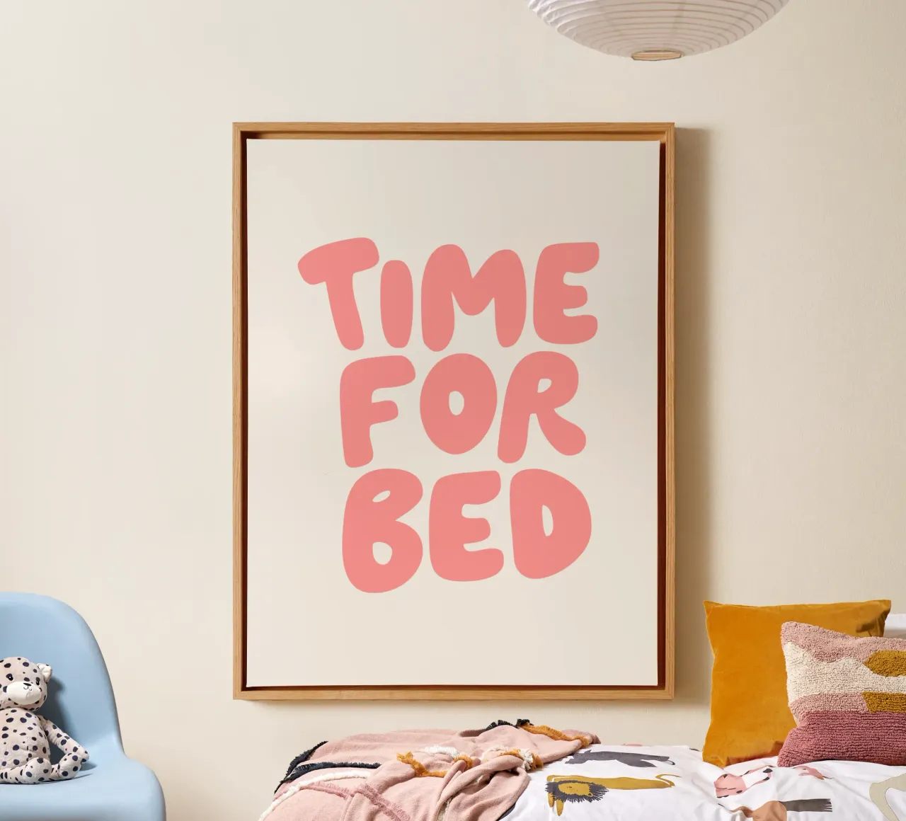 Stampa tipografica "Time for Bed" in rosa pesca spumeggiante tela con Cornice a cassetta da THE MOTIVATED TYPE