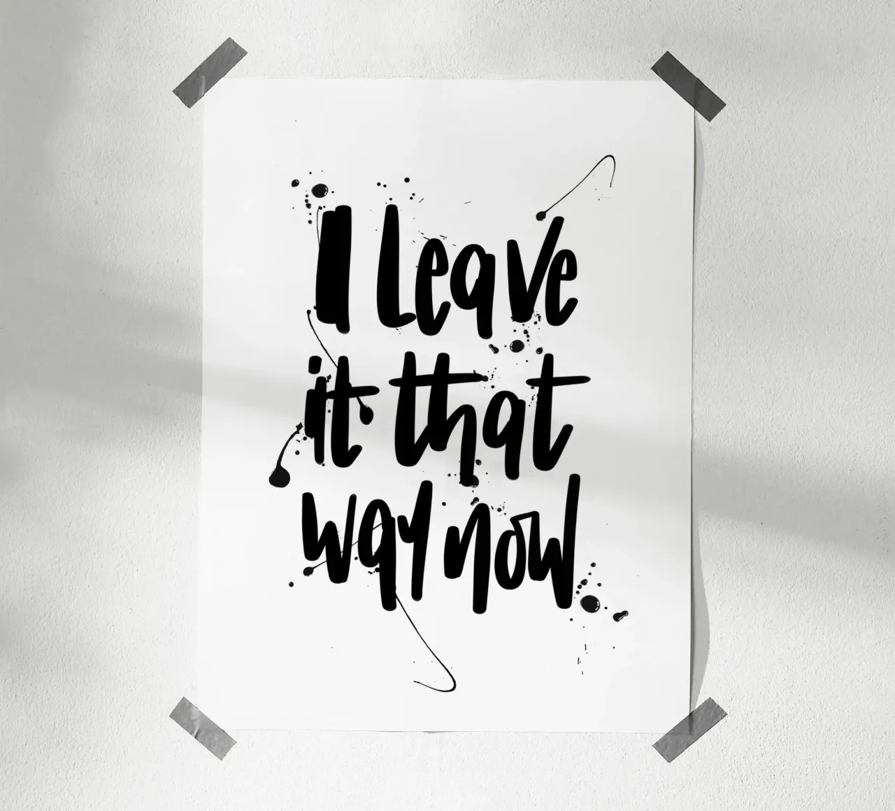 Statement Poster mit Klecksen schwarz weiß Spruch Typografie poster con telaio in plastica da LIMITED EDITION LETTERS
