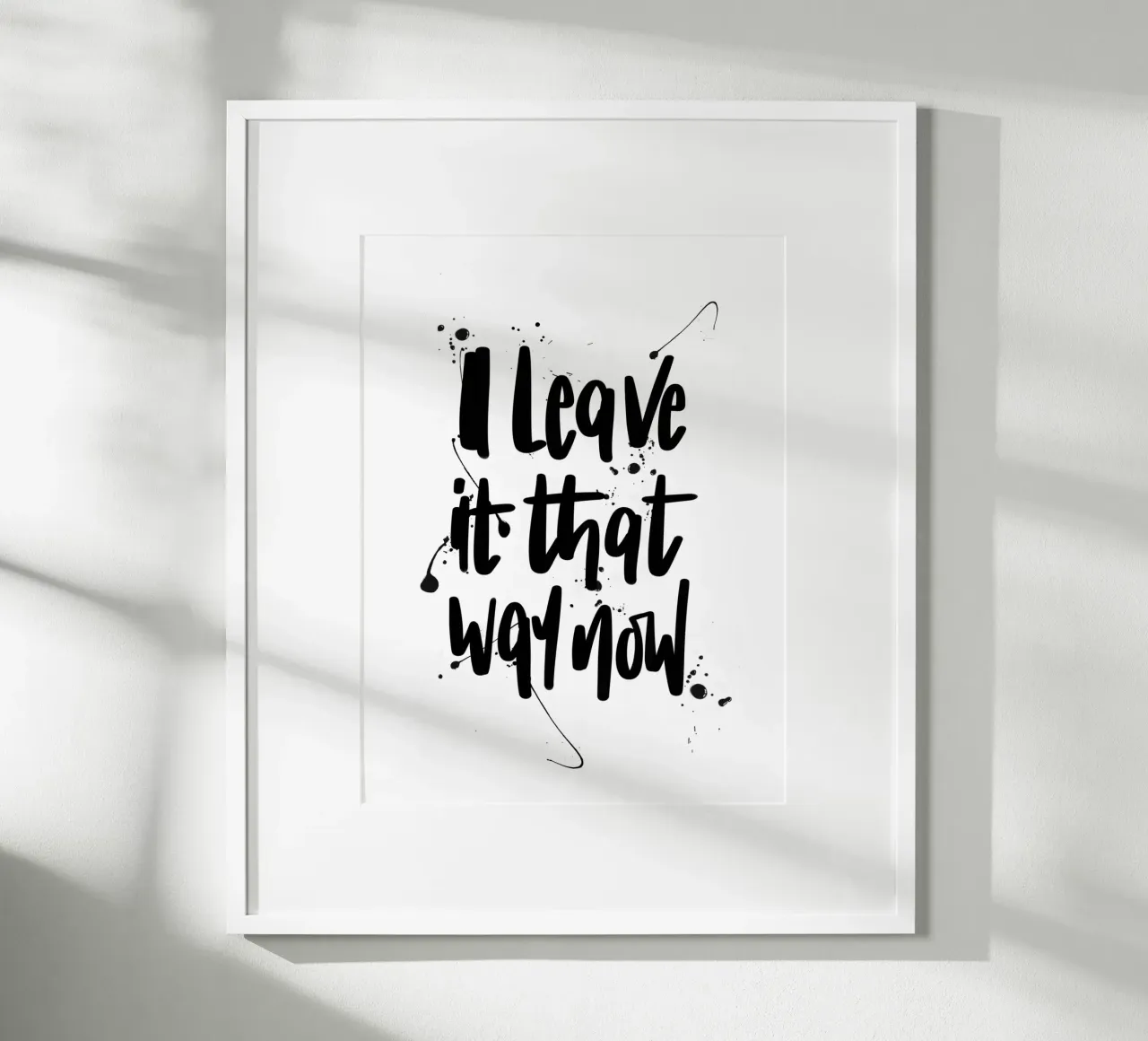 Statement Poster mit Klecksen schwarz weiß Spruch Typografie poster con telaio in plastica da LIMITED EDITION LETTERS