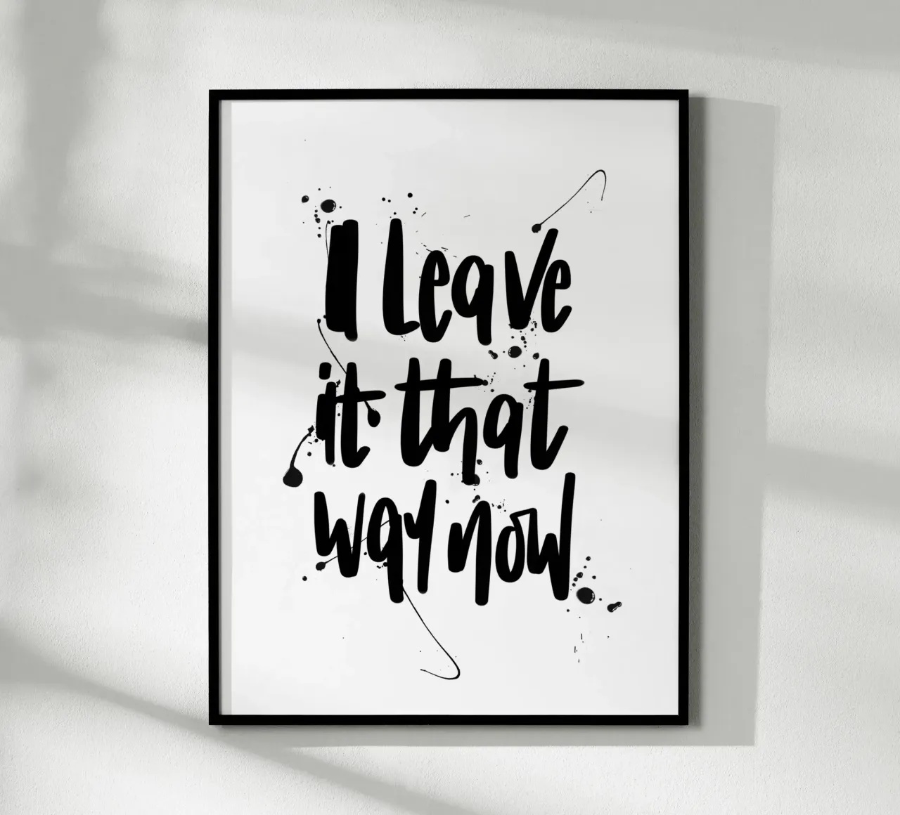 Statement Poster mit Klecksen schwarz weiß Spruch Typografie poster con telaio in plastica da LIMITED EDITION LETTERS