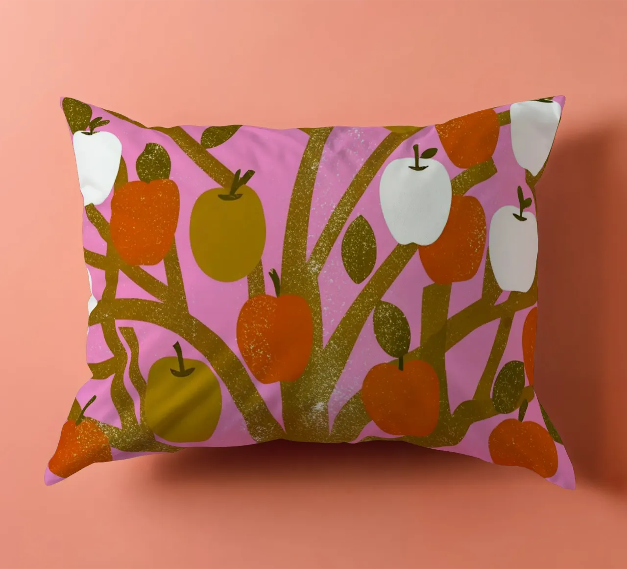 Albero di mele Retro Pop cuscino da THE LATEST SHOP