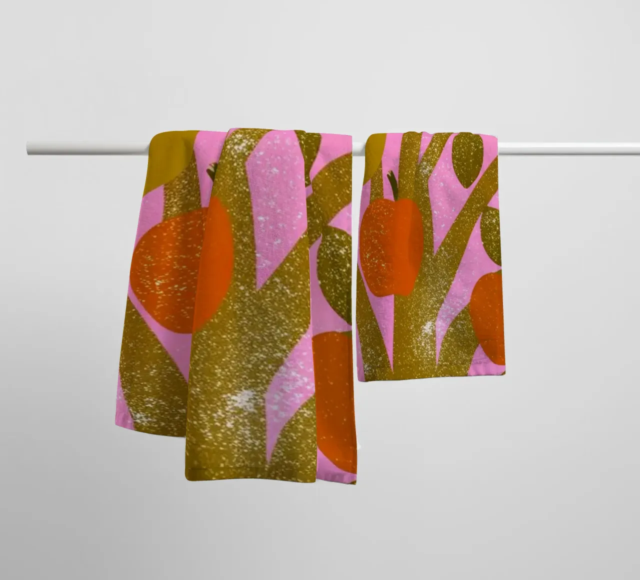Albero di mele Retro Pop asciugamano da bagno da THE LATEST SHOP