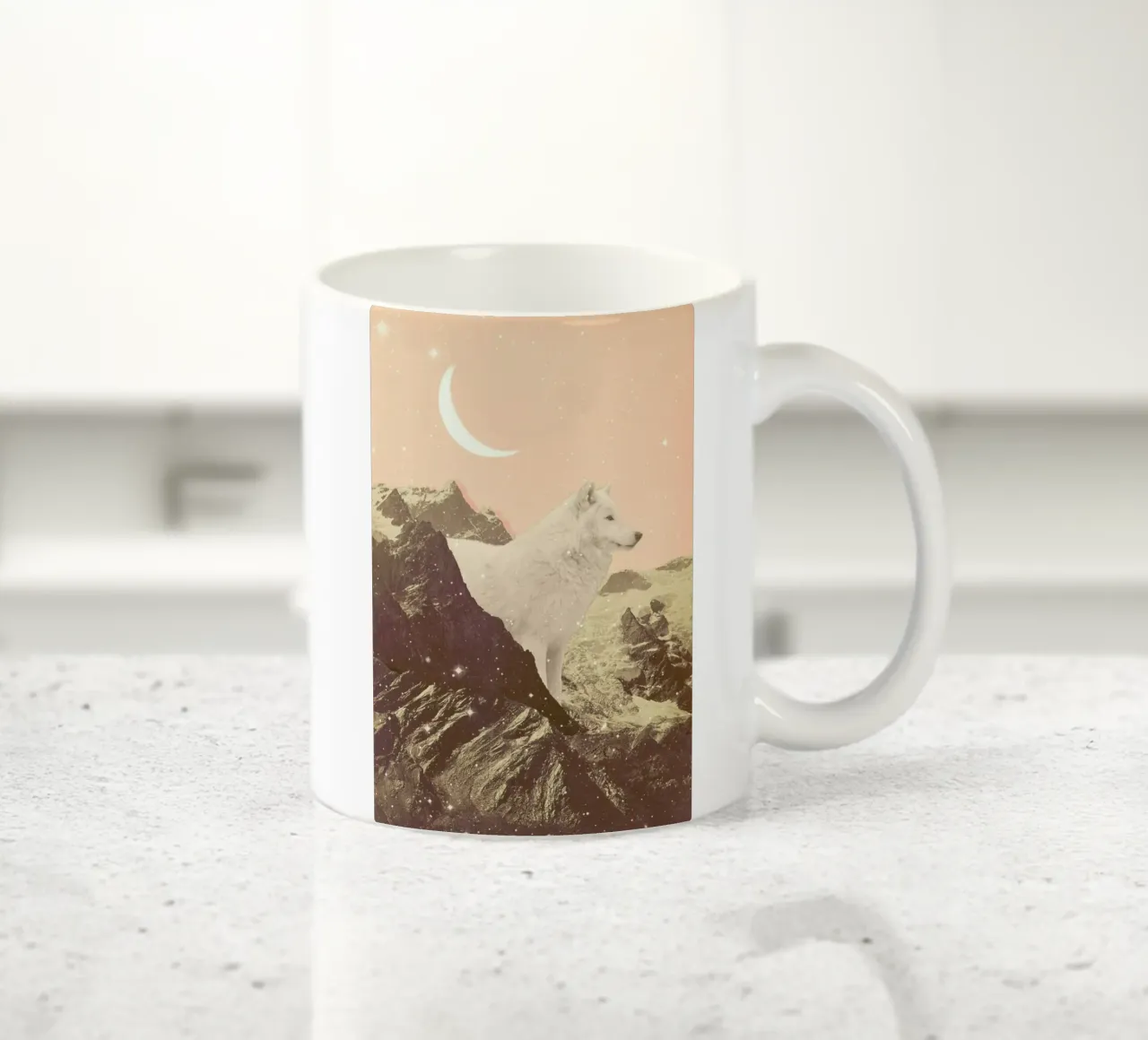 Giant White Wolf In Mountains tazza in ceramica da Florent Bodart