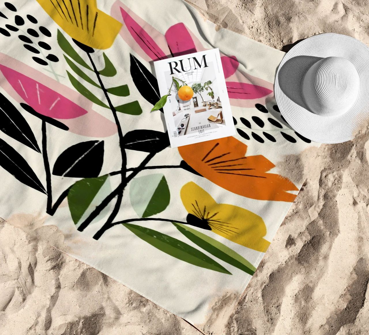 Forme botaniche astratte in un mix di colori retrò telo mare da Modern Muse