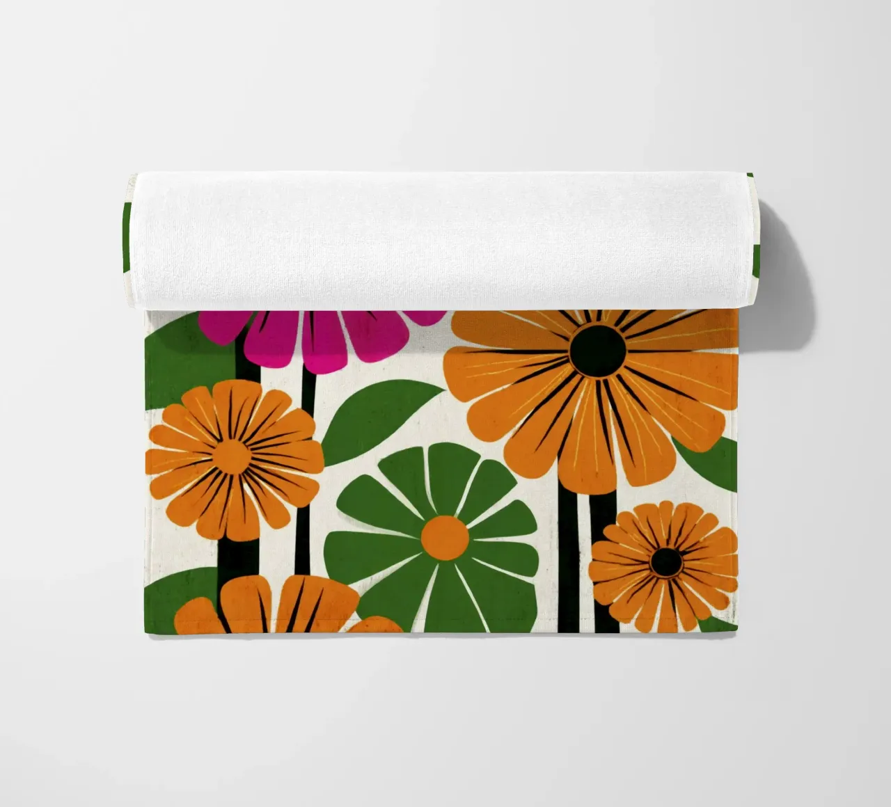 Forme botaniche astratte in un mix di colori retrò telo mare da Modern Muse