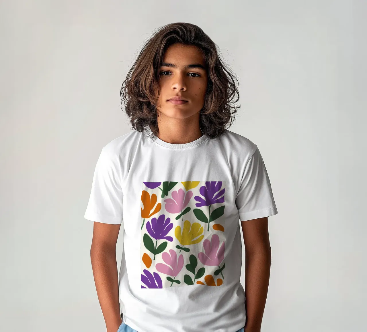 Forme botaniche astratte di fiori primaverili in un mix di colori retrò t-shirt bambini da Modern Muse