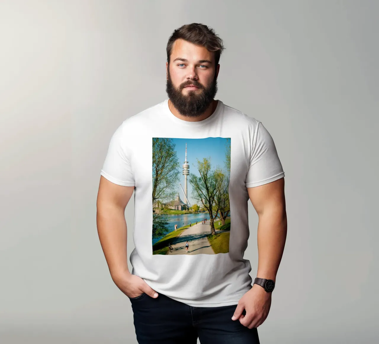 München, Olympiapark & Fernsehturm: Menschen am Olympiasee T-Shirt von Bold and Retro