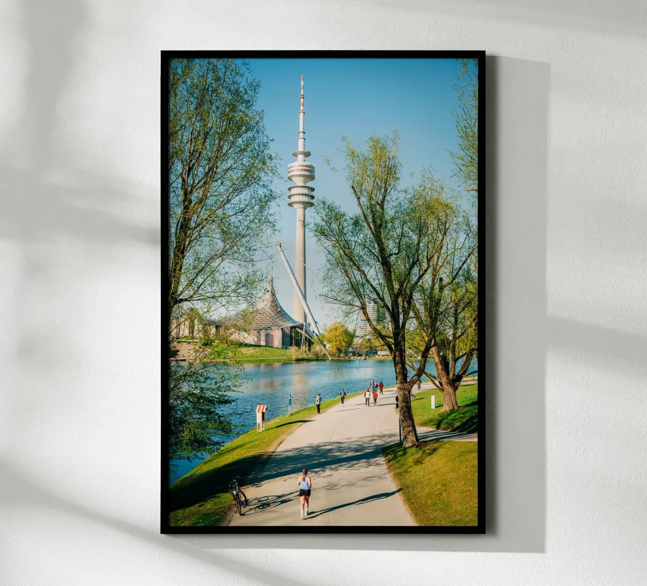 München, Olympiapark & Fernsehturm: Menschen am Olympiasee Hahnemühle von Bold and Retro