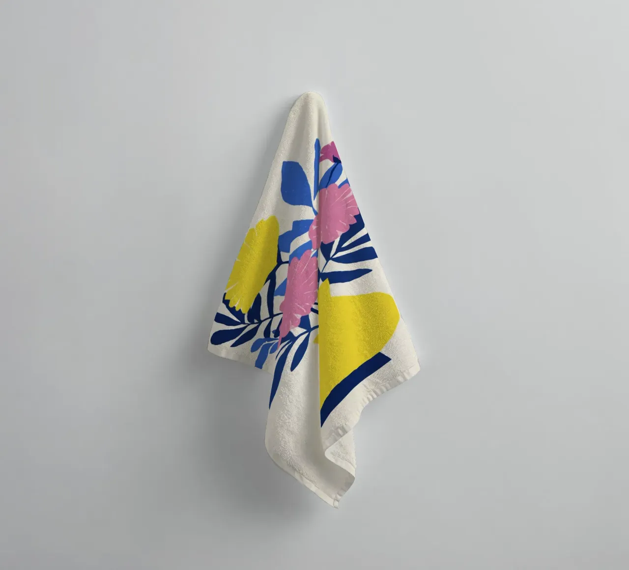 Fleurs botaniques découpées dans des tons vintages des années 50 serviette de bain de Modern Muse