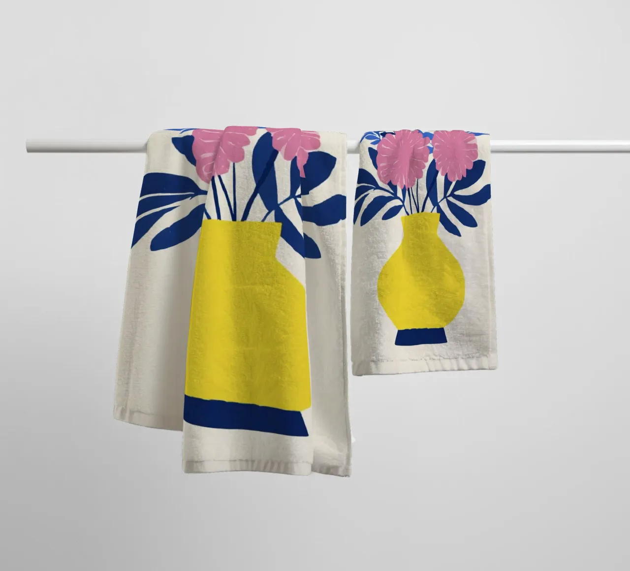 Fleurs botaniques découpées dans des tons vintages des années 50 serviette de bain de Modern Muse