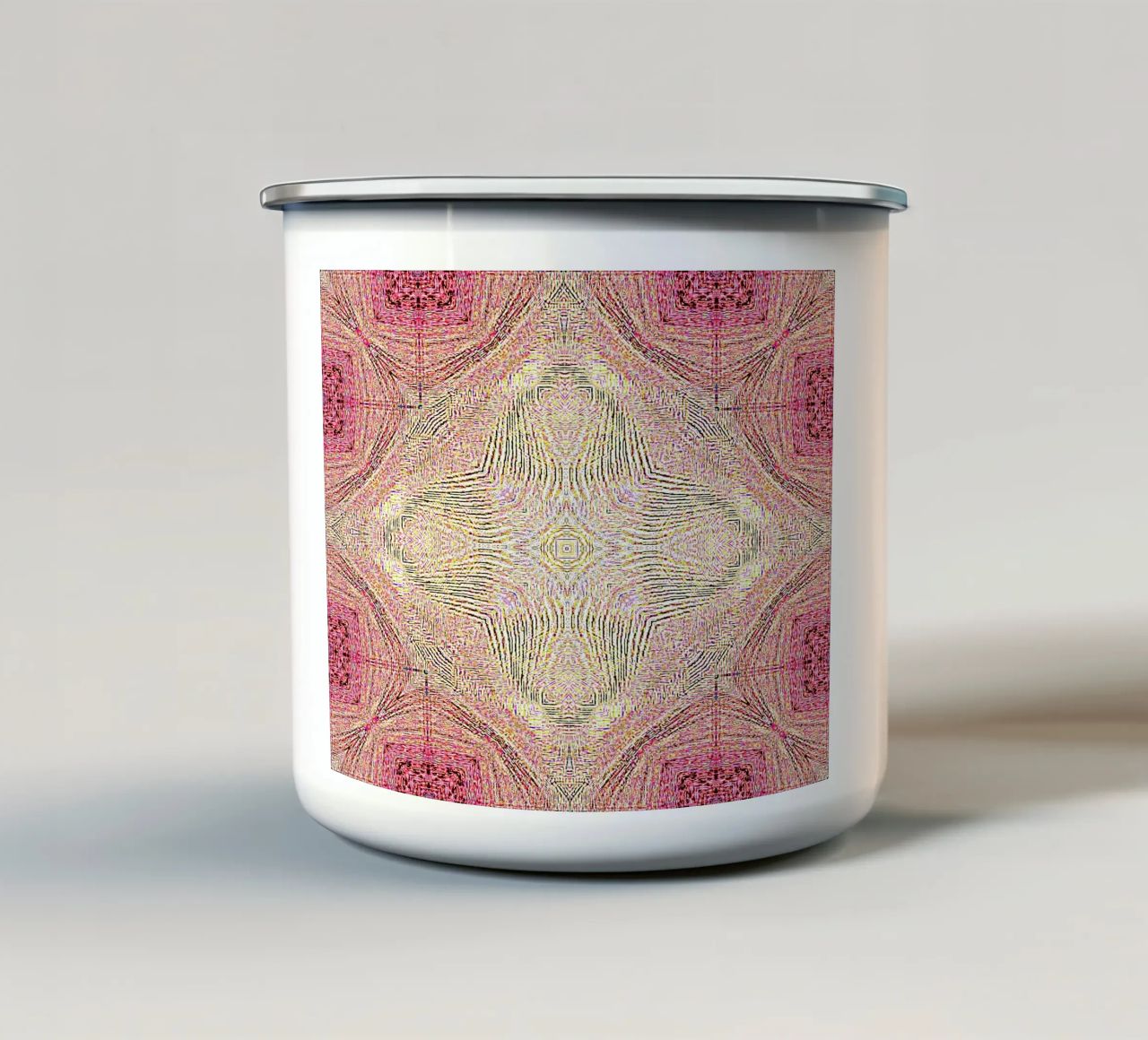 Ornamento in rosa con texture finemente strutturata tazza in smalto da Gürsel Yesil Digital Art