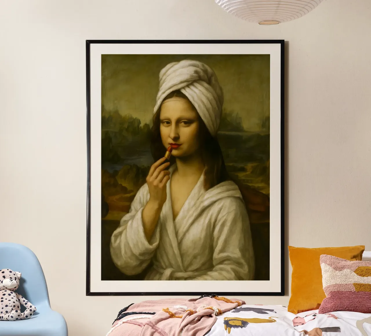 Mona Lisa Putting On Lipstick poster con telaio in plastica da ARTOMATIC