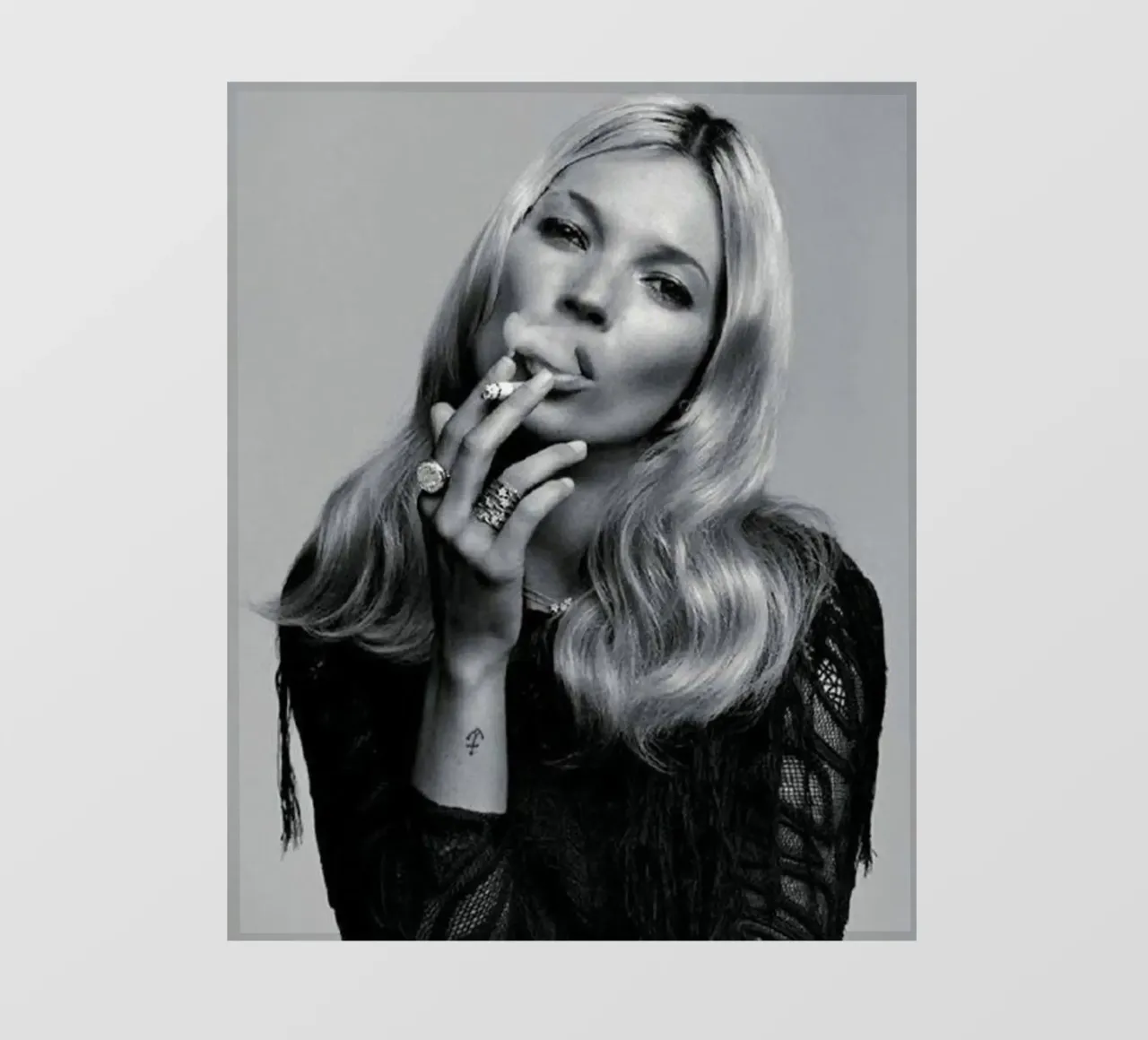 Ragazza che fuma telo in pvc da Alex happy shop