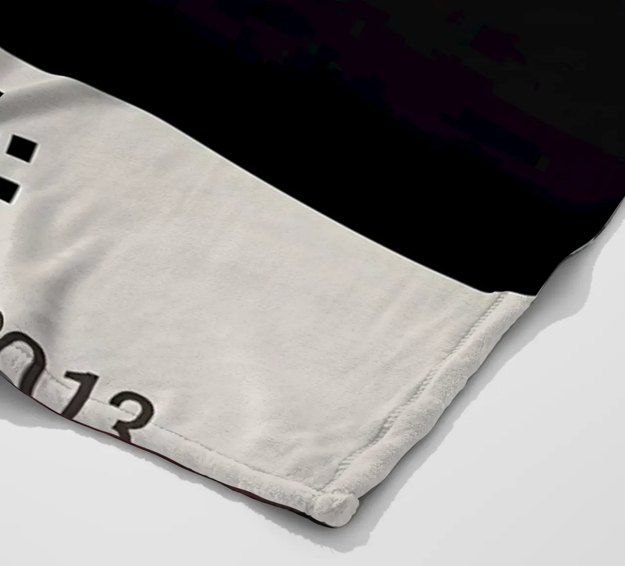 DANGANRONPA THE ANIMATION 2013 coperta in pile da Totoya