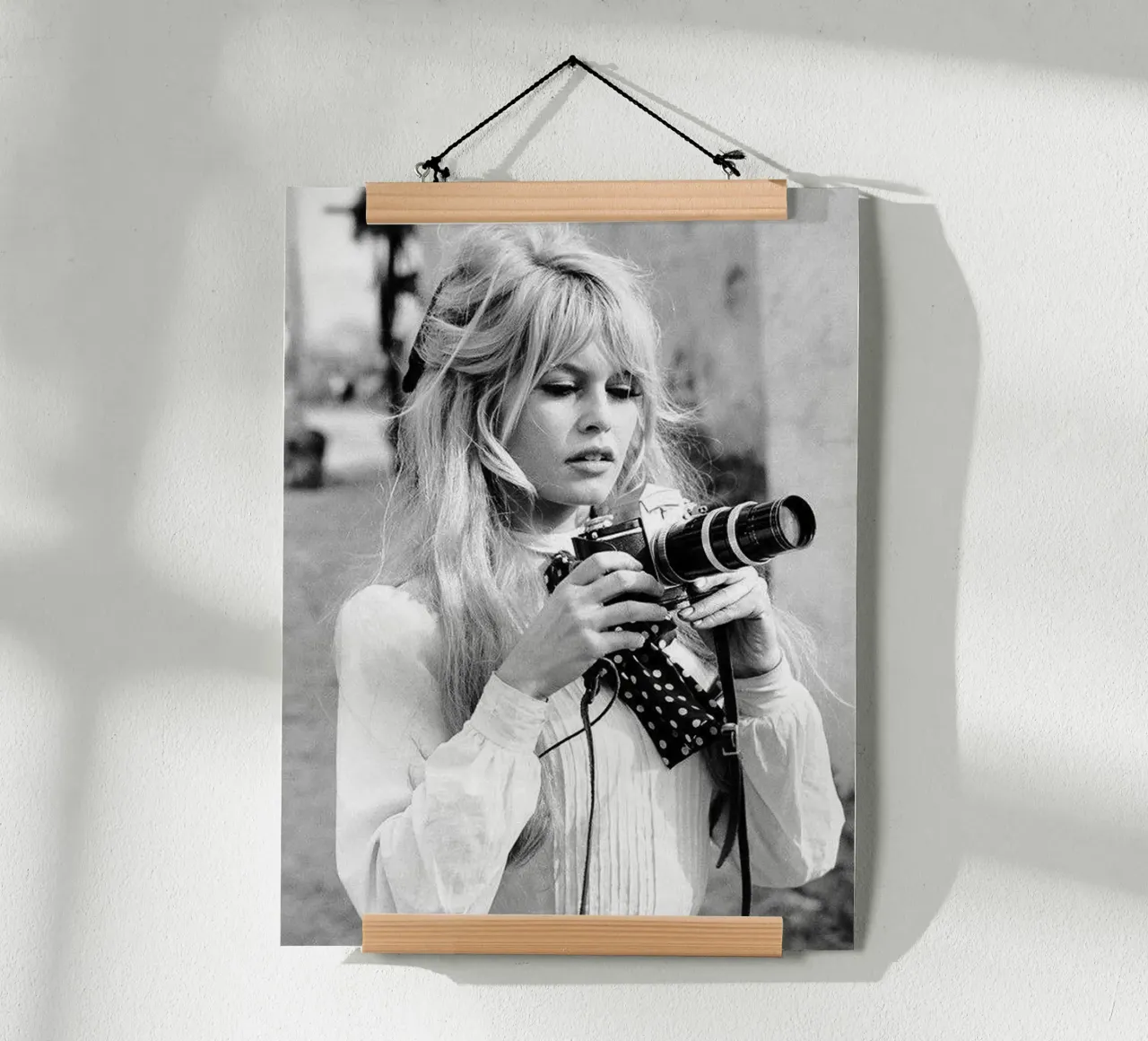 Ragazza con macchina fotografica poster da Alex happy shop