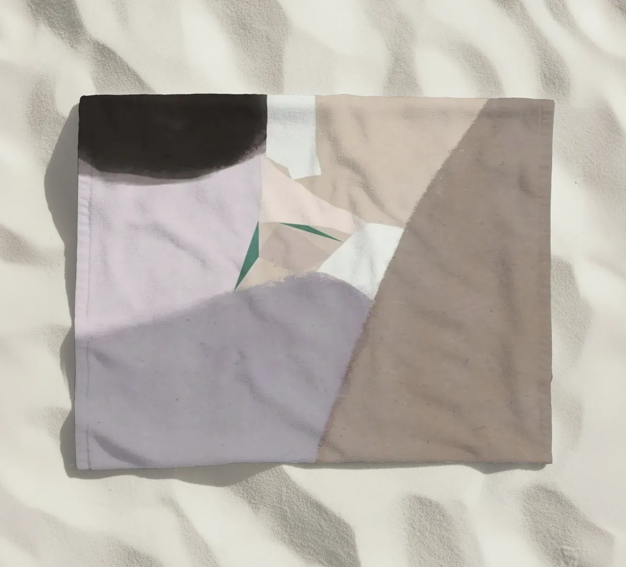 Gedempte vormen abstracte compositie strandhanddoek van Little Dean