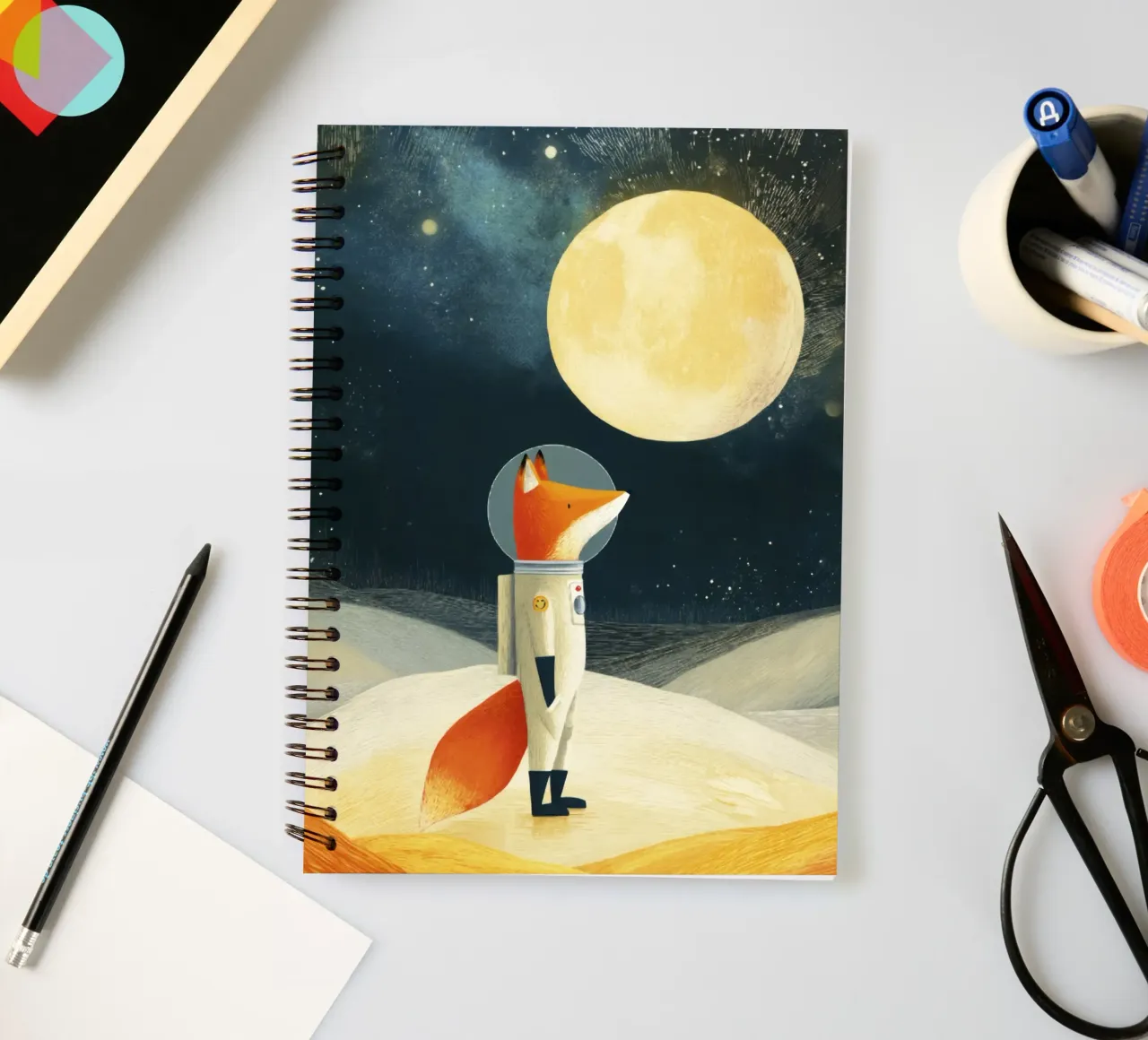 Volpe astronauta che fluttua nello spazio - Arte minimalista per bambini diario ad anelli da Modern Muse