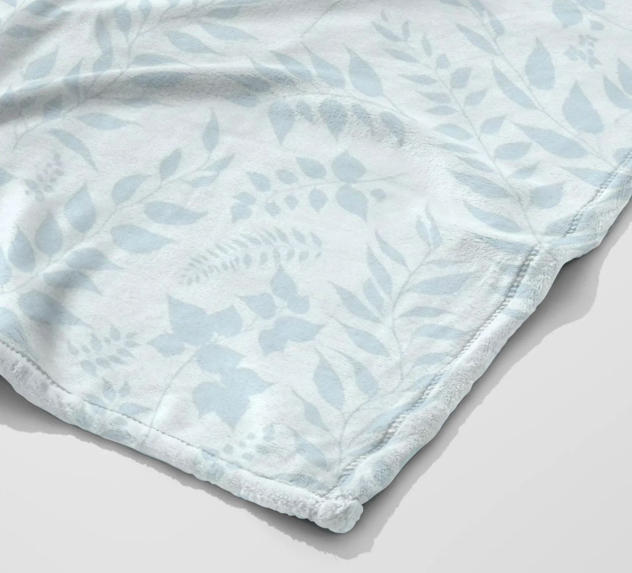 Greenery Botanical Print Blaue Blätter Fleecedecke von SilverPegasus