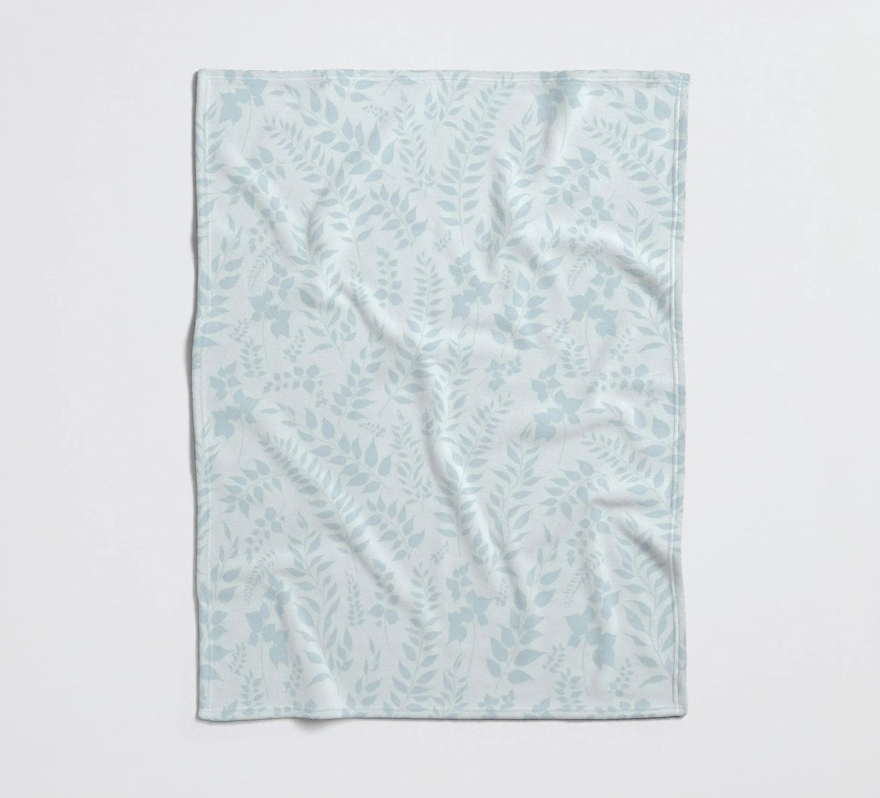 Greenery Botanical Print Blaue Blätter Fleecedecke von SilverPegasus