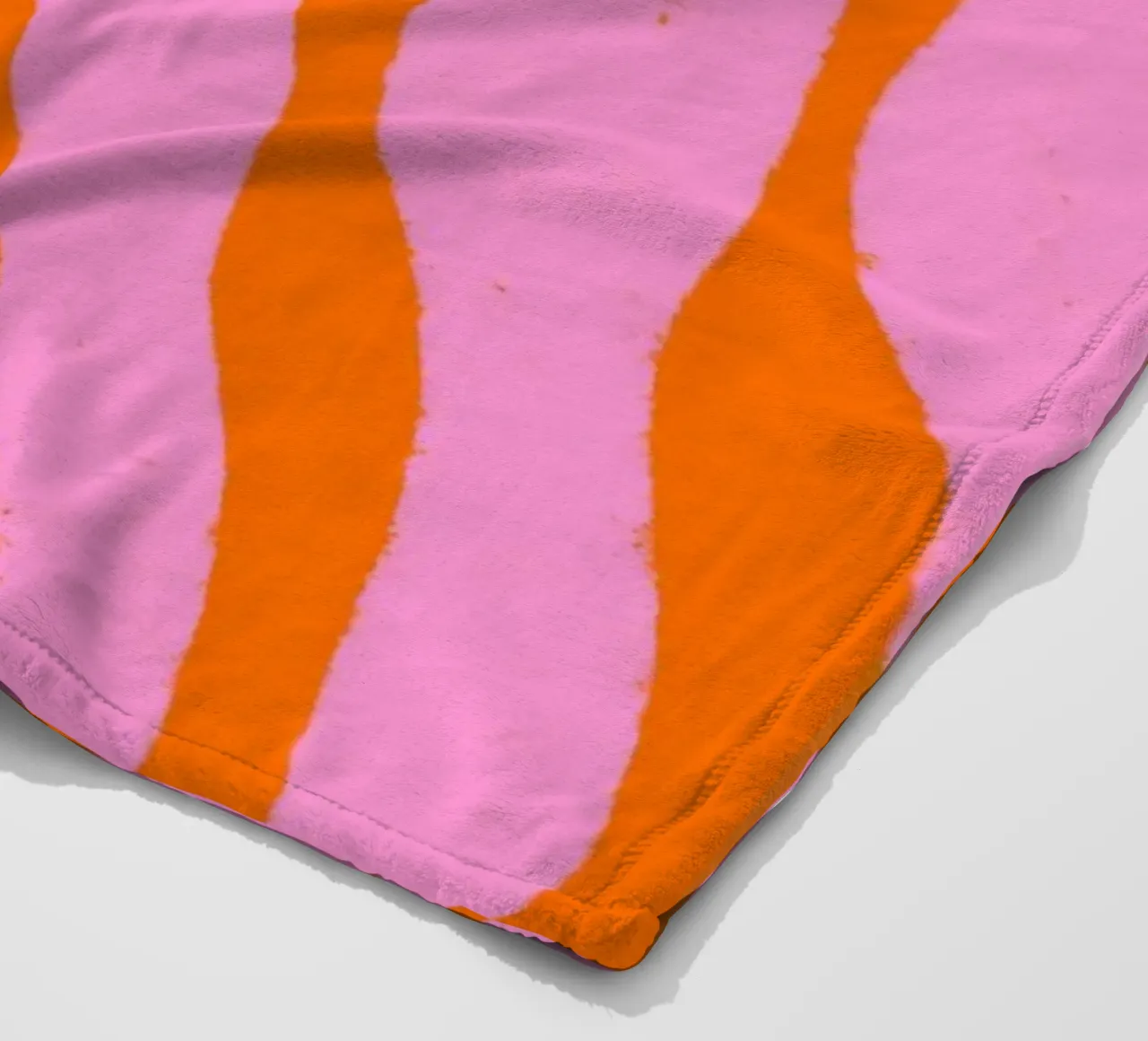 Rosa Silhouette Strukturierter Zweig auf Orange 3 Fleecedecke von Wackapacka