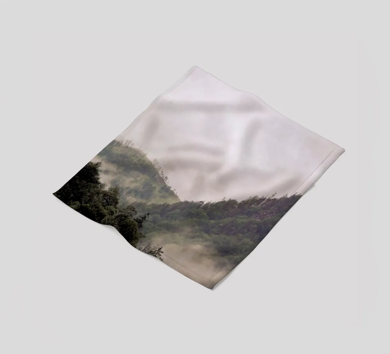 Misty Moody Woods coperta in pile da Studio Nahili